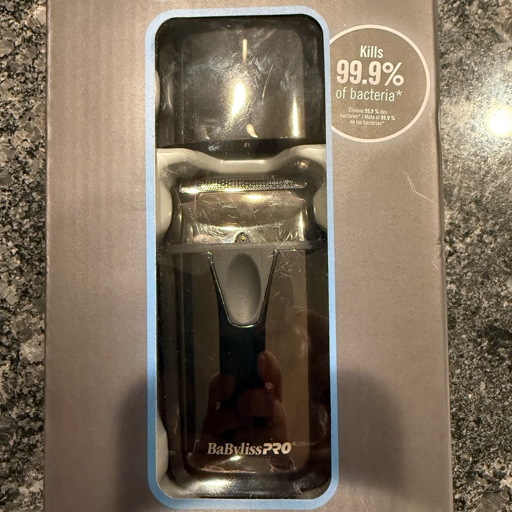 BaBylissPRO Silver and Black Electric Shaver